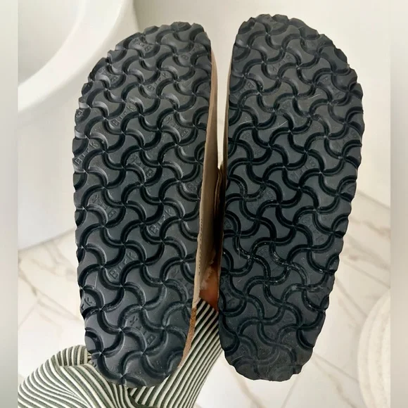 Birkenstock Bug Buckle Genuine Shesrling Lined Clog in tobacco brown - Picture 7 of 7